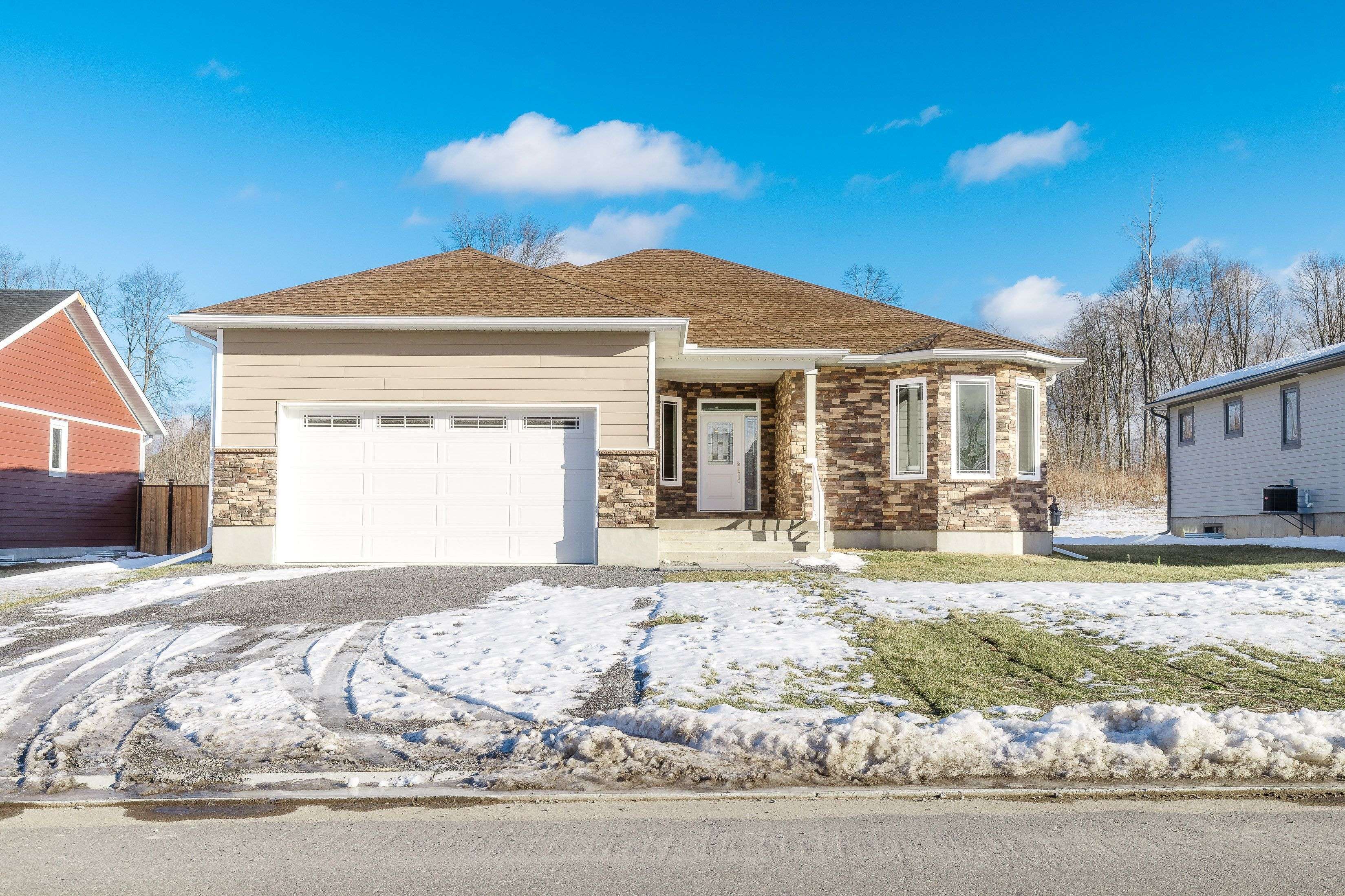 Leeds And Grenville, ON K6V 7K1,1071 Shearer DR