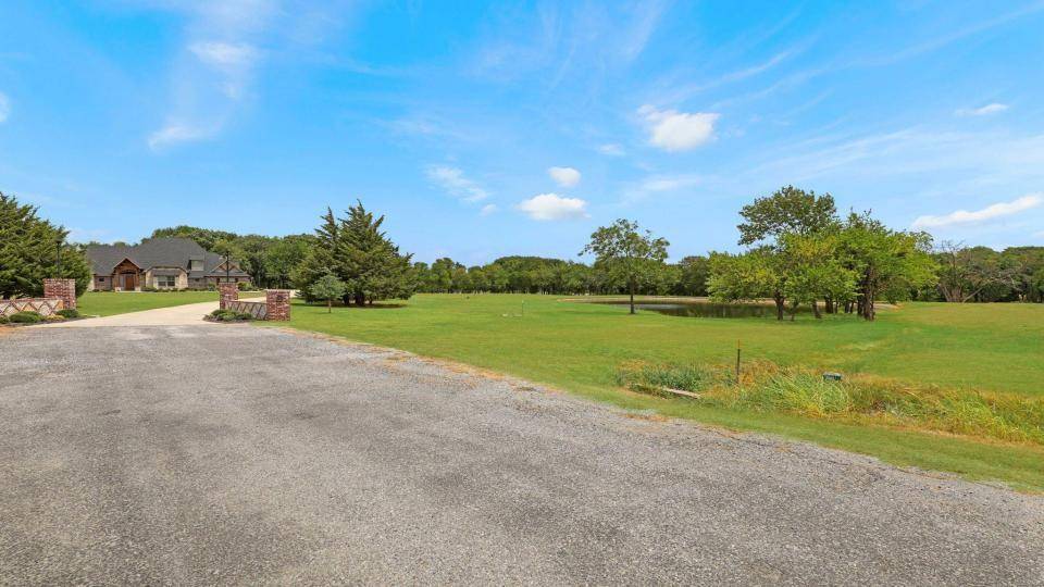 Denison, TX 75020,334 Golf Walk Circle