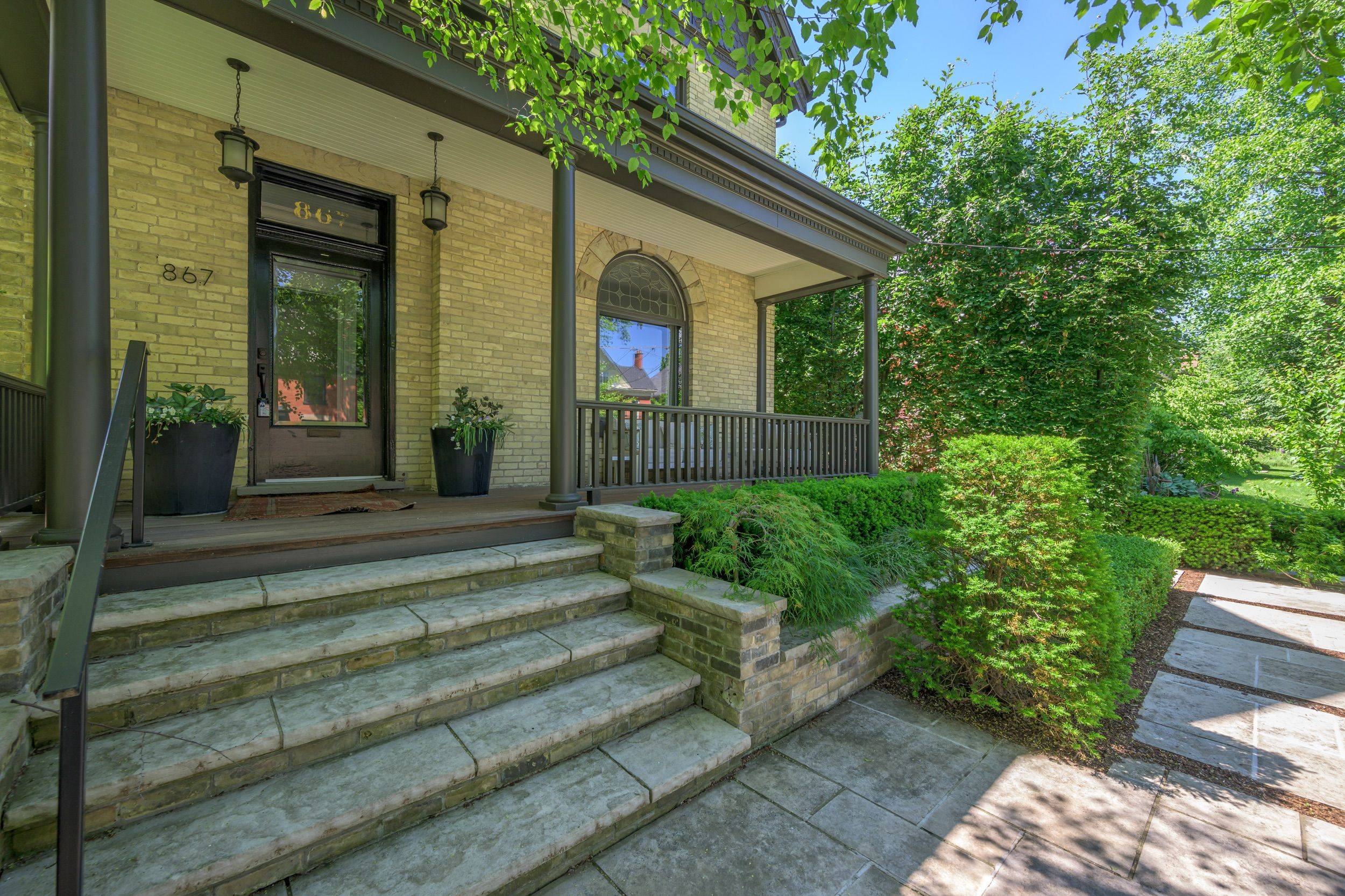 London, ON N6A 3T9,867 Hellmuth AVE