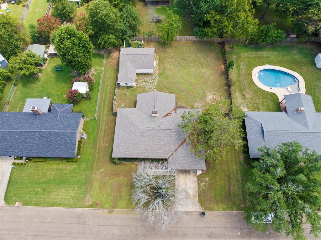 Pittsburg, TX 75686,305 Country Club Lane