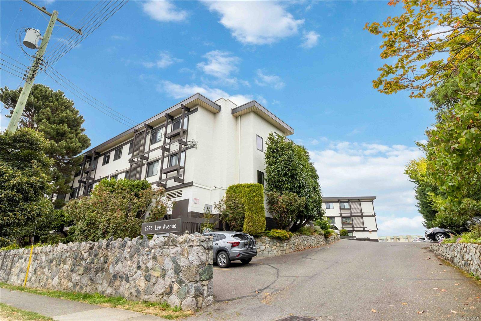 Victoria, BC V8R 4W9,1975 Lee Ave #107