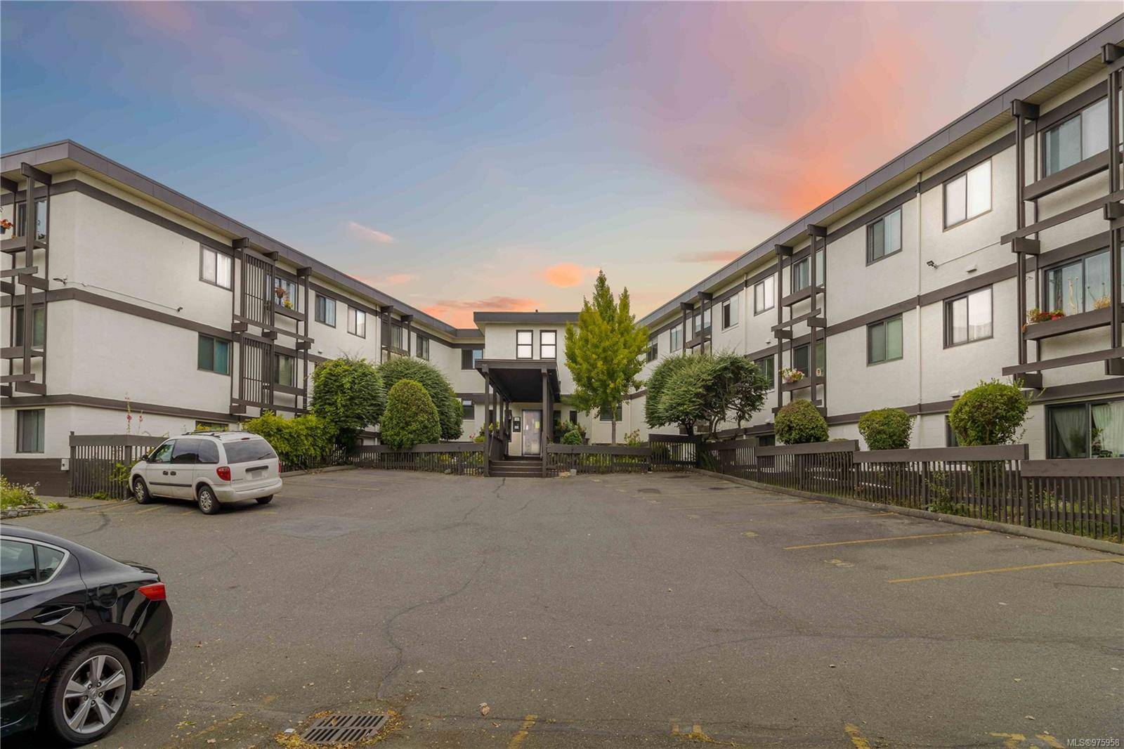 Victoria, BC V8R 4W9,1975 Lee Ave #107