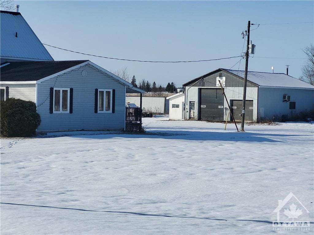 North Glengarry, ON K0C 1B0,18561 COUNTY 43 RD