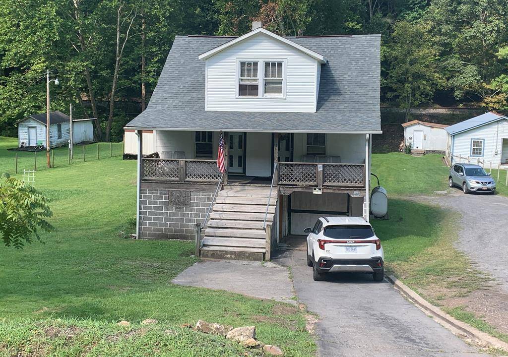 Squire, WV 24884,21 Amity Lane