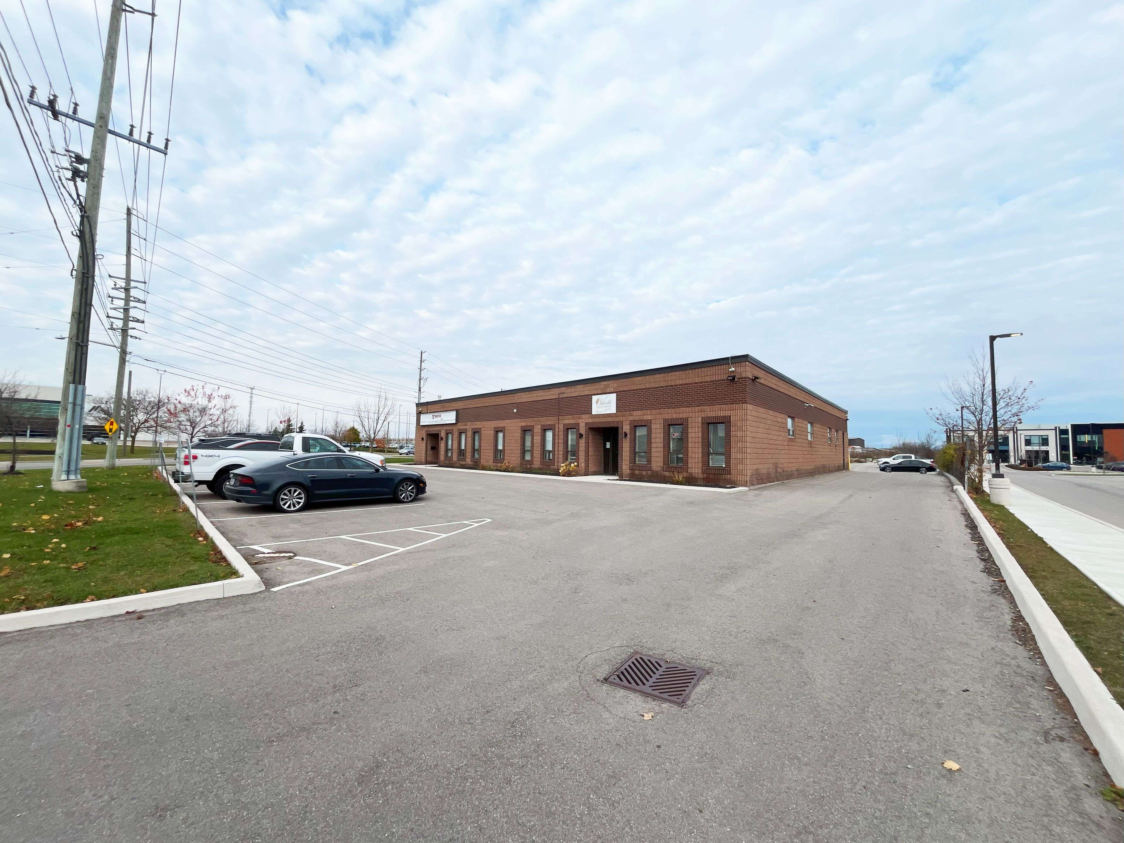 Oakville, ON L6L 2X8,2170 Speers RD #2