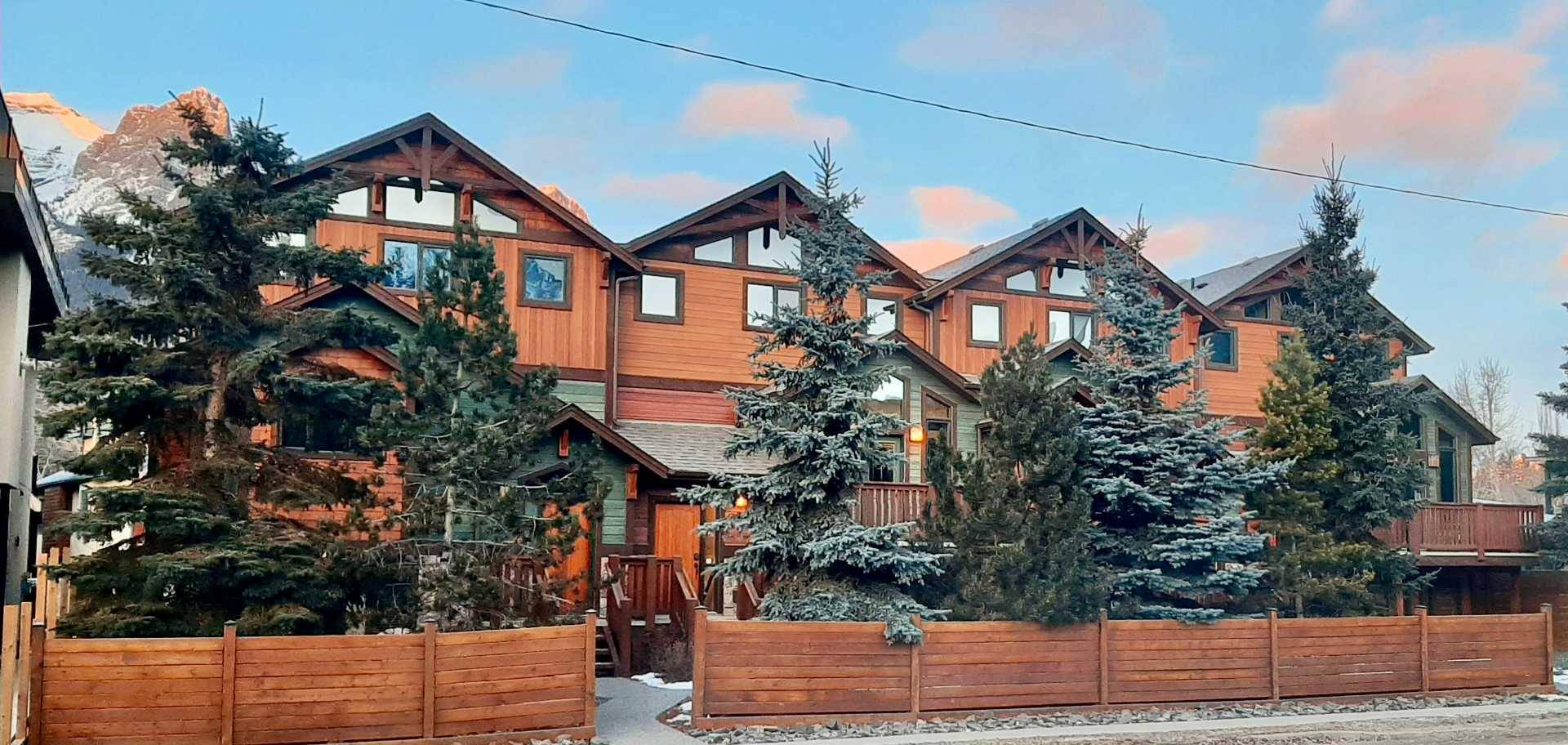 Canmore, AB T1W 2E3,614 8th AVE SW