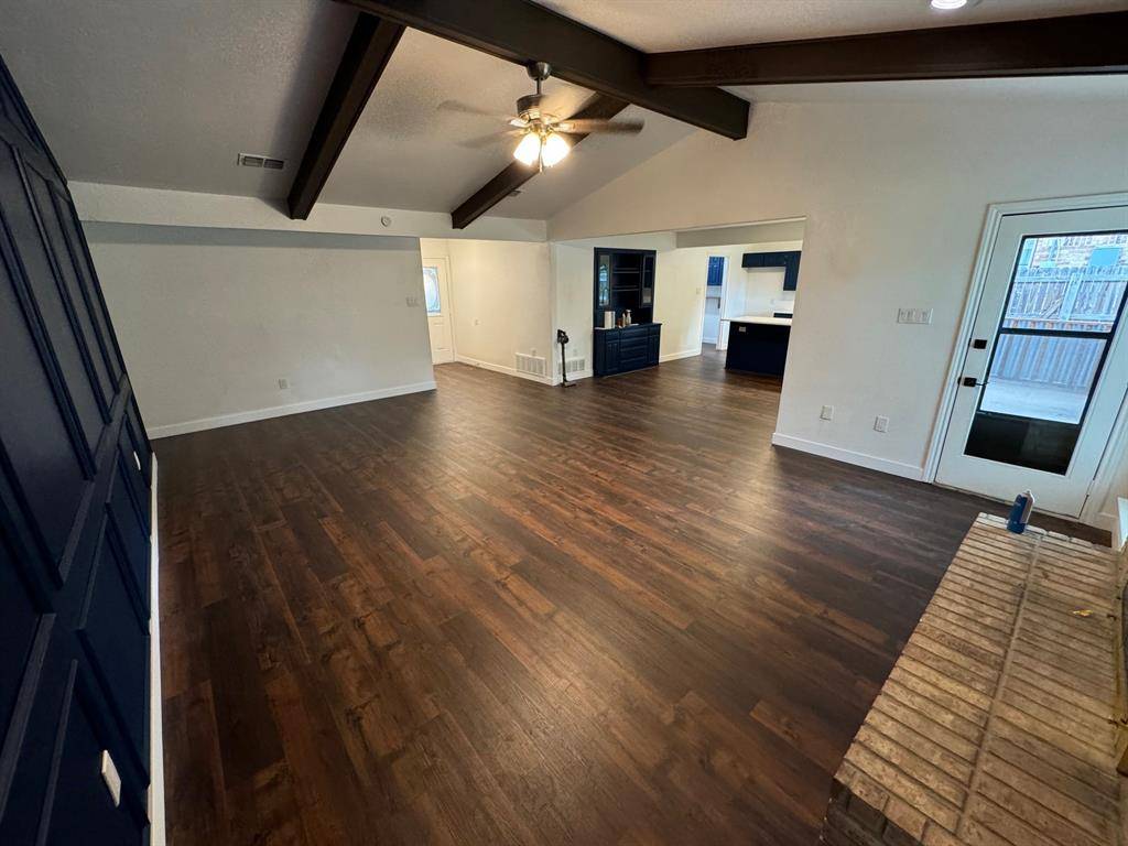 933 Freestone Drive, Arlington, TX 76017