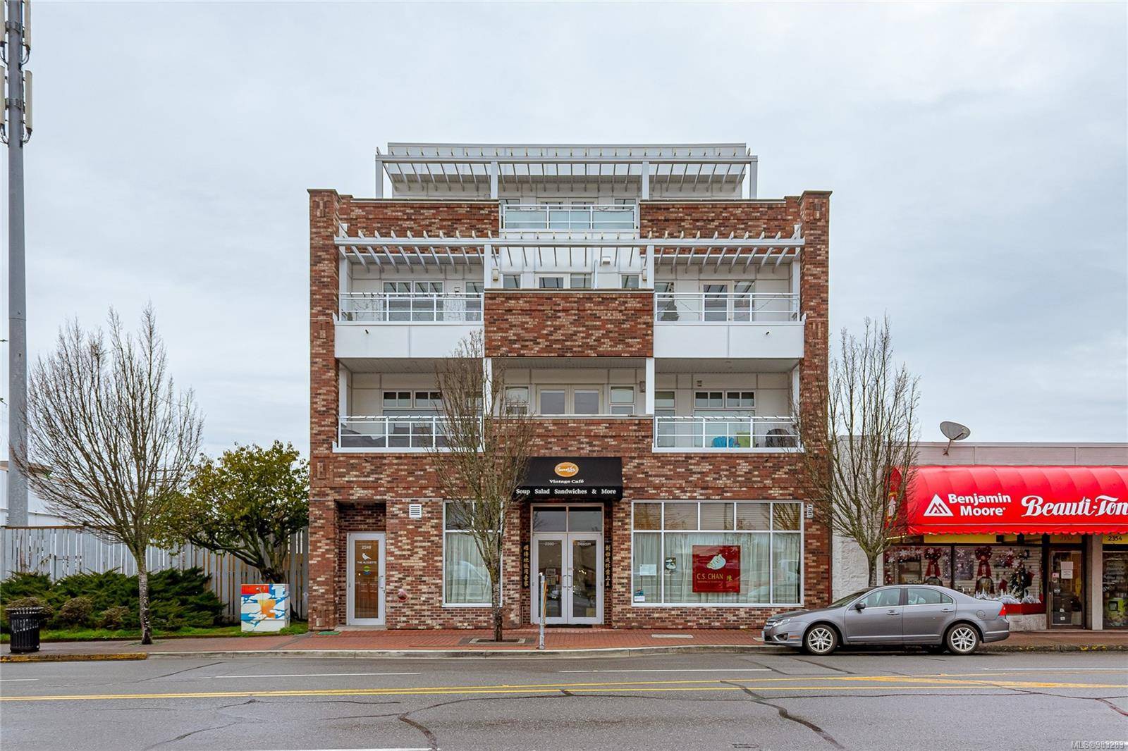 Sidney, BC V8Y 3H9,2348 Beacon Ave #403