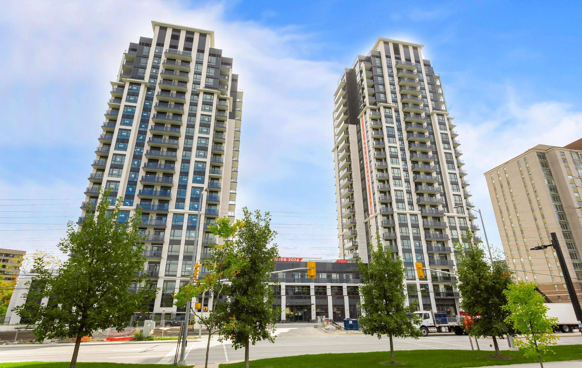 Mississauga, ON L5A 0B2,204 Burnhamthorpe RD W #1307E