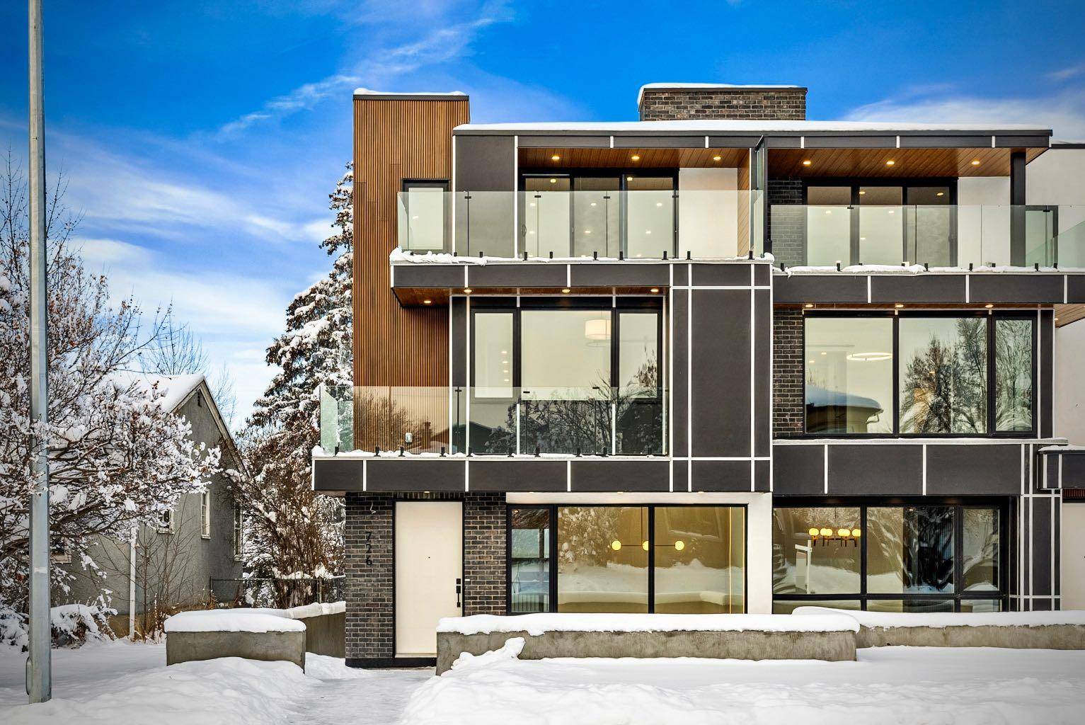 Calgary, AB T2M 2B2,724 25 AVE NW