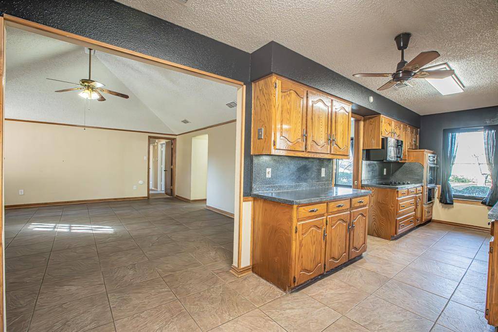 Desoto, TX 75115,512 Bluebird Lane