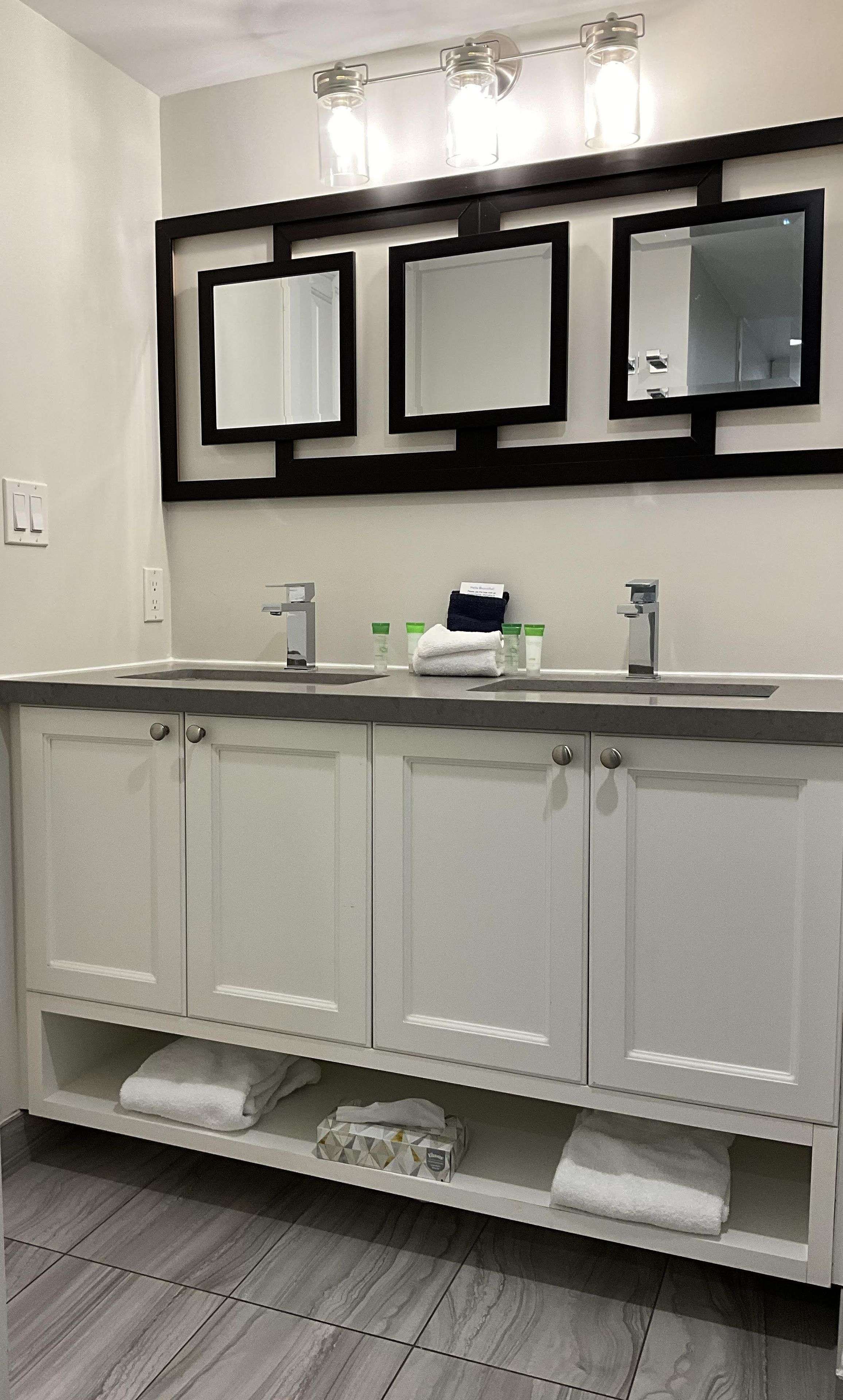 Oro-medonte, ON L4M 4Y8,80 Horseshoe BLVD #101