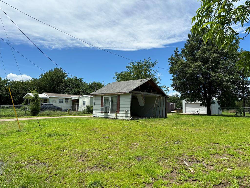 Wolfe City, TX 75496,200 E Warren Street