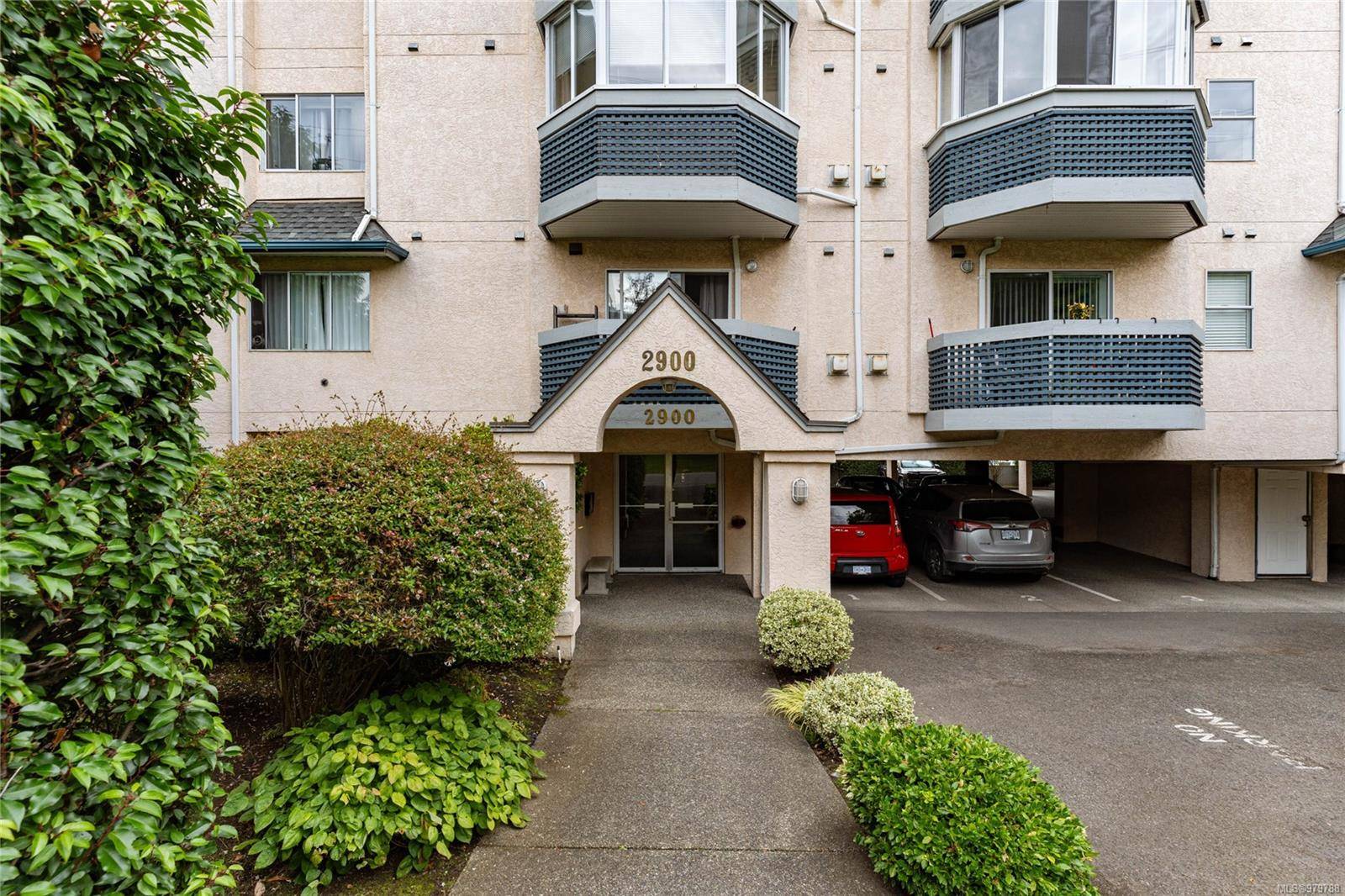 Saanich, BC V9A 1Y5,2900 Orillia St #307