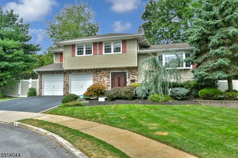 Emerson Boro, NJ 07630,2 Scott Ct