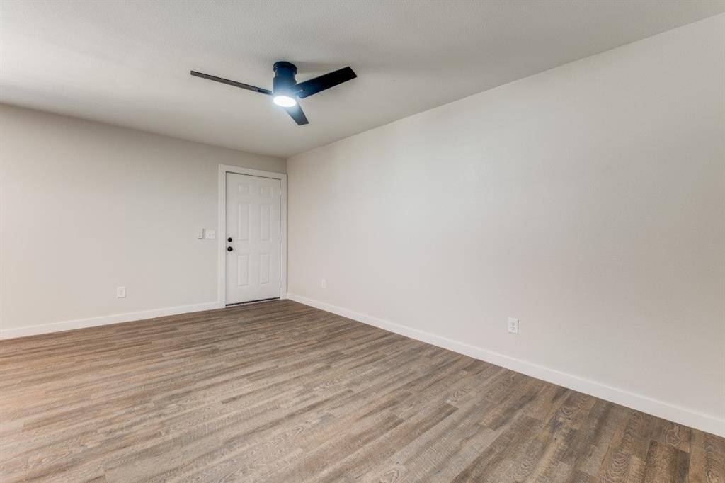 Dallas, TX 75214,5909 Gaston Avenue #202