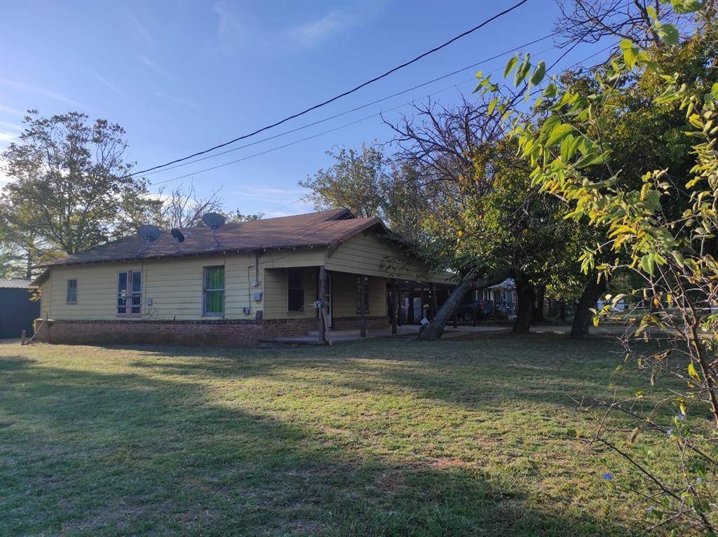 De Leon, TX 76444,225 N Mills Street