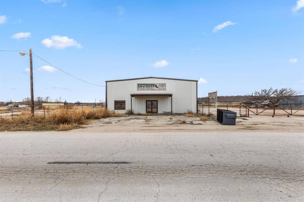 Graham, TX 76450,261 E Industrial Boulevard