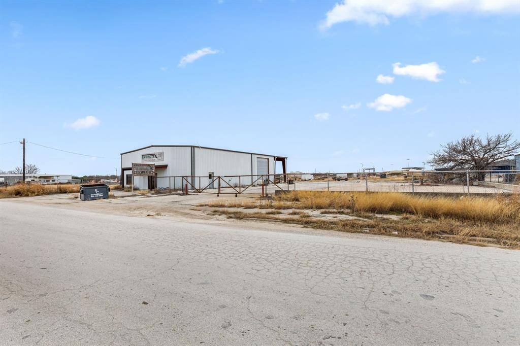 Graham, TX 76450,261 E Industrial Boulevard