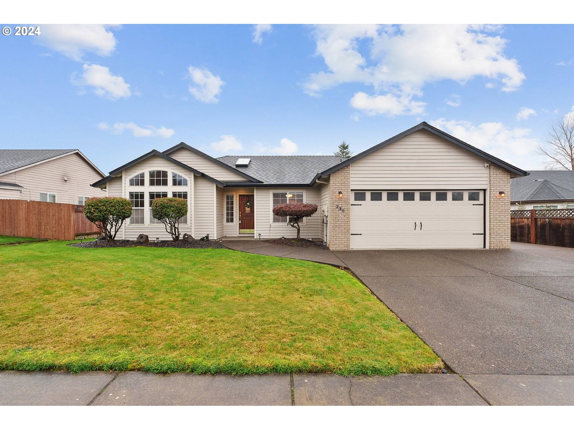 Molalla, OR 97038,240 THUNDERBIRD ST