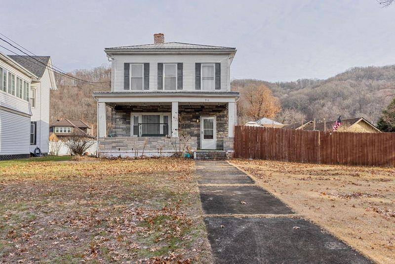 New Cumberland, WV 26047,910 Ridge Avenue