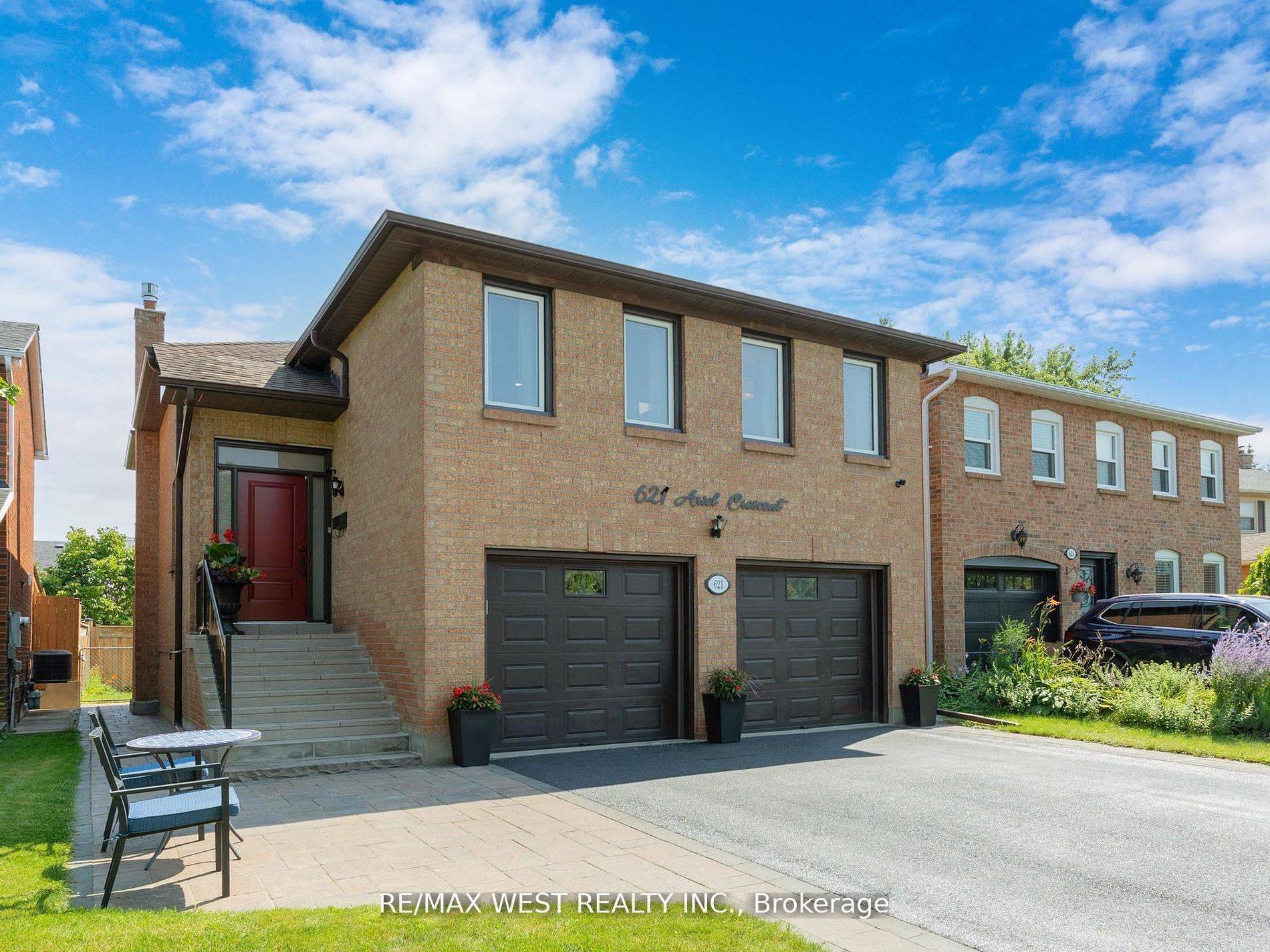 Durham, ON L1V 4V6,621 Ariel CRES