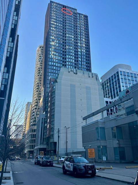 Toronto C01, ON M5T 3B9,238 Simcoe ST #3810