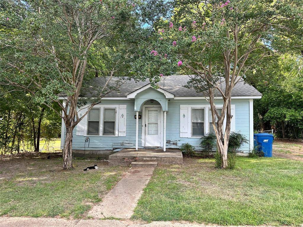 Troup, TX 75789,305 E Bradford Street