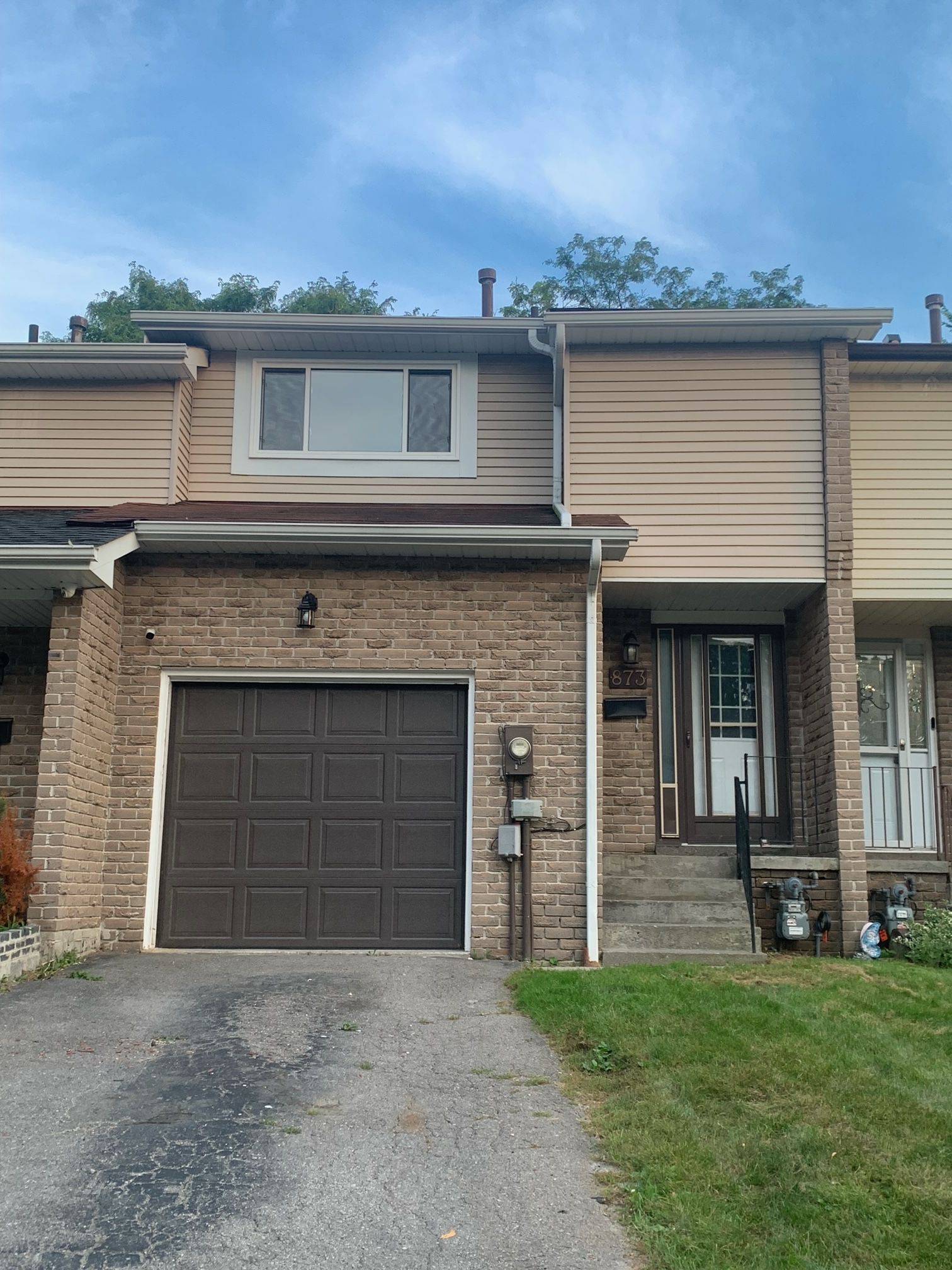 Whitby, ON L1N 6S1,873 Hyland ST