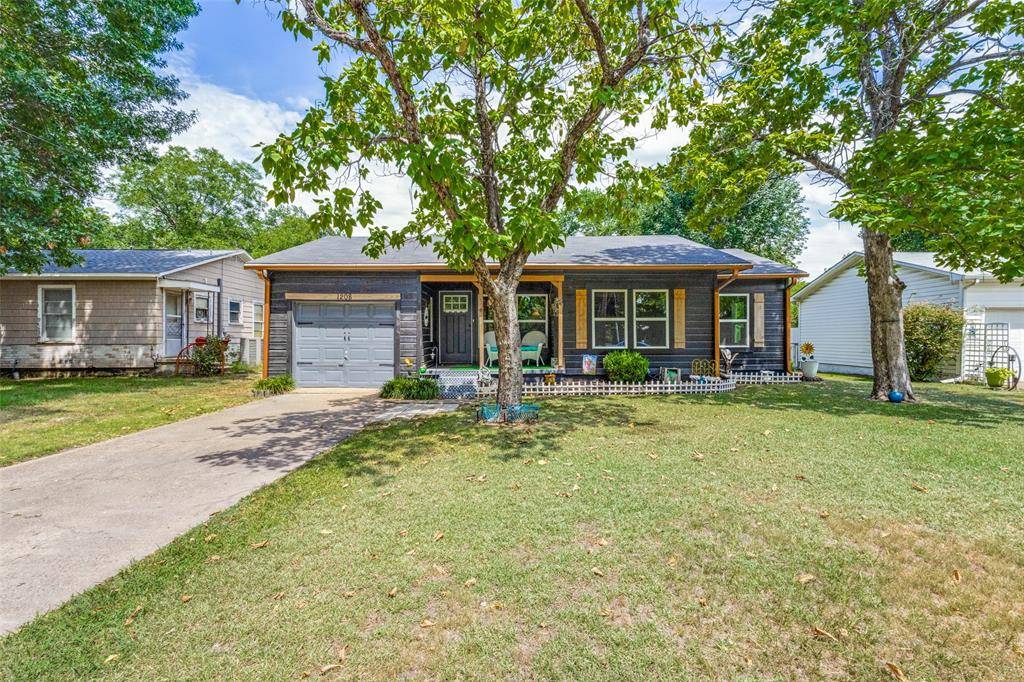 Bonham, TX 75418,1208 Pecan Street