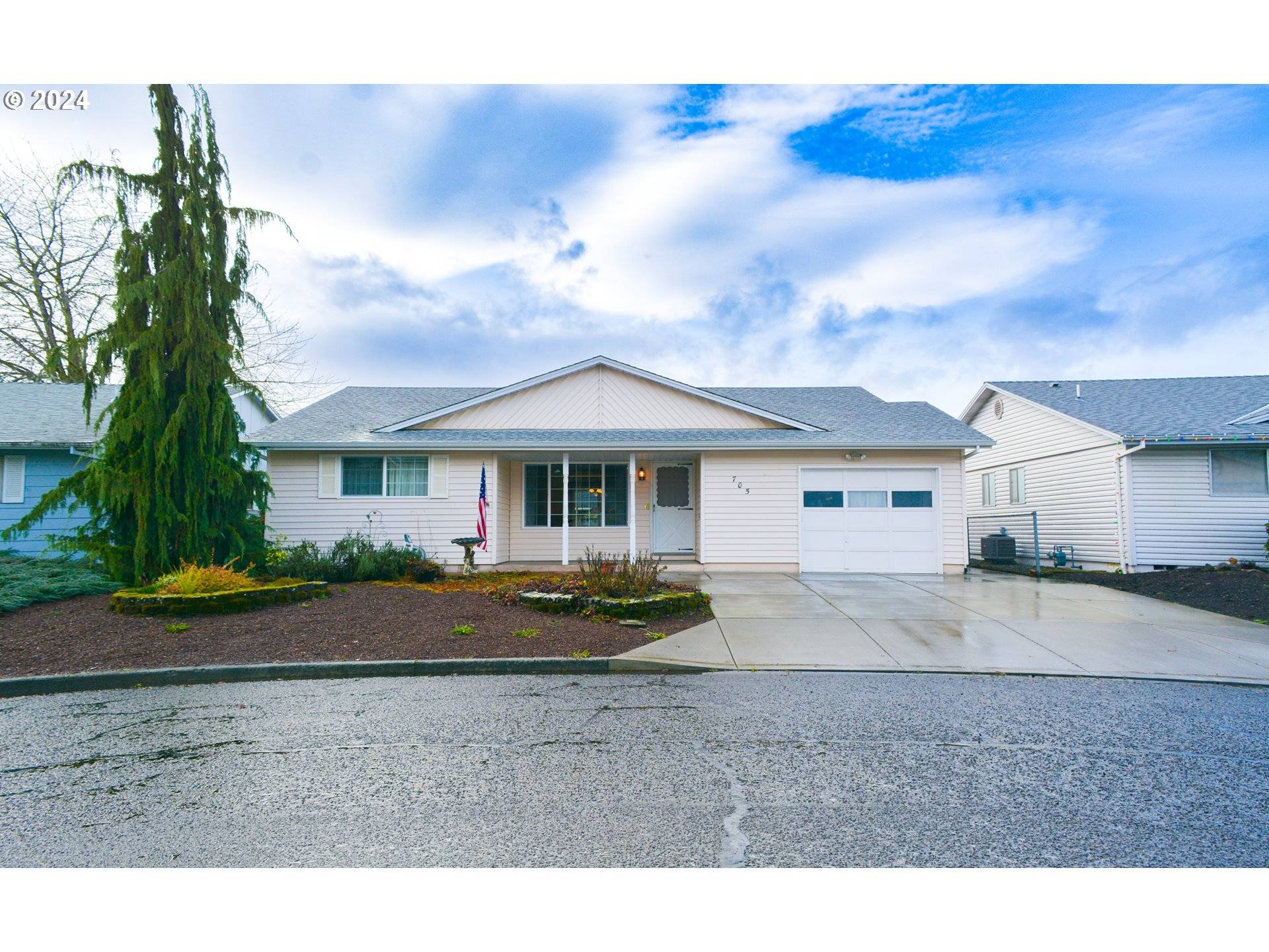 Woodburn, OR 97071,705 S COLUMBIA DR