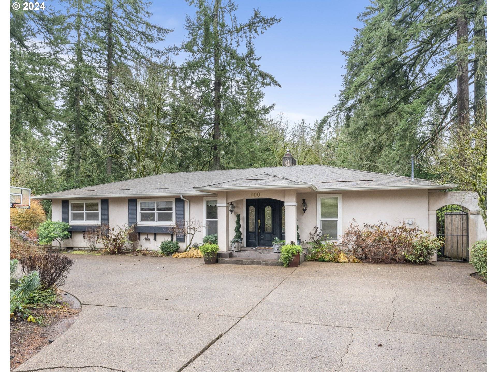 Lake Oswego, OR 97034,800 FAIRWAY RD