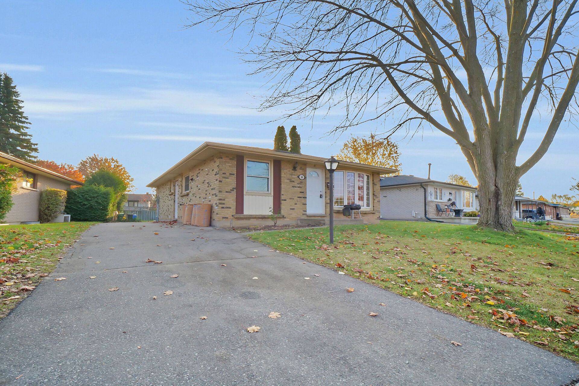 London, ON N5V 1L4,18 Jena CRES