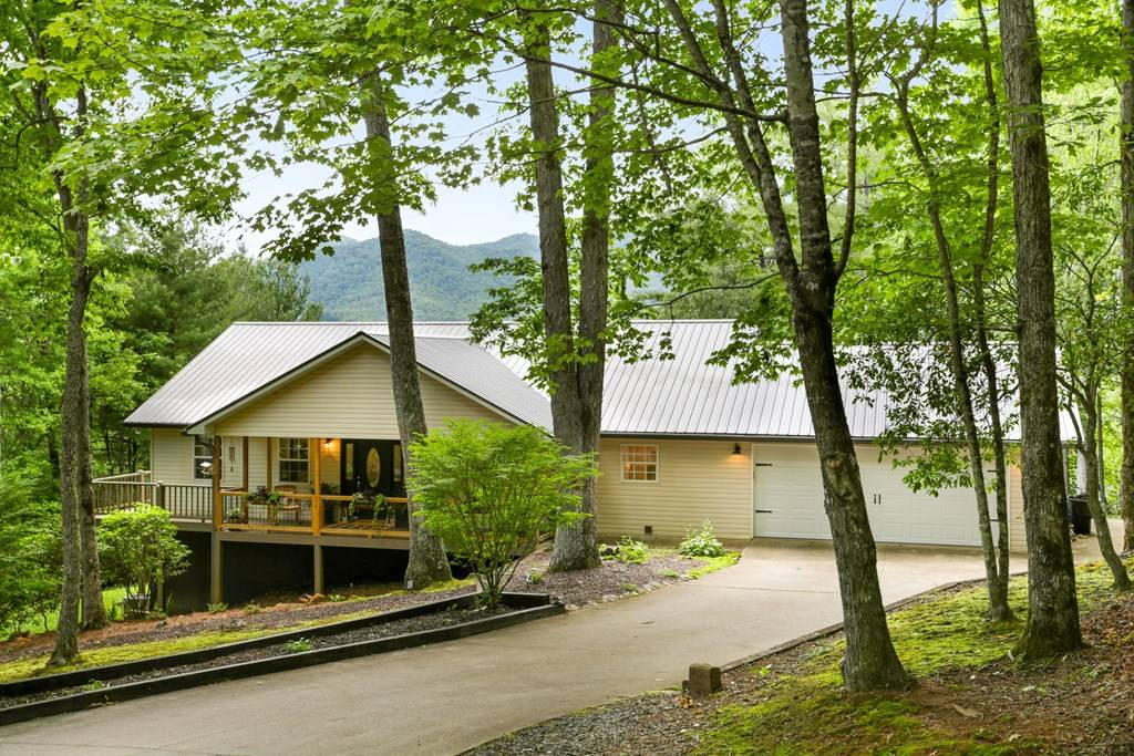 Hayesville, NC 28904,307 White Pine Drive