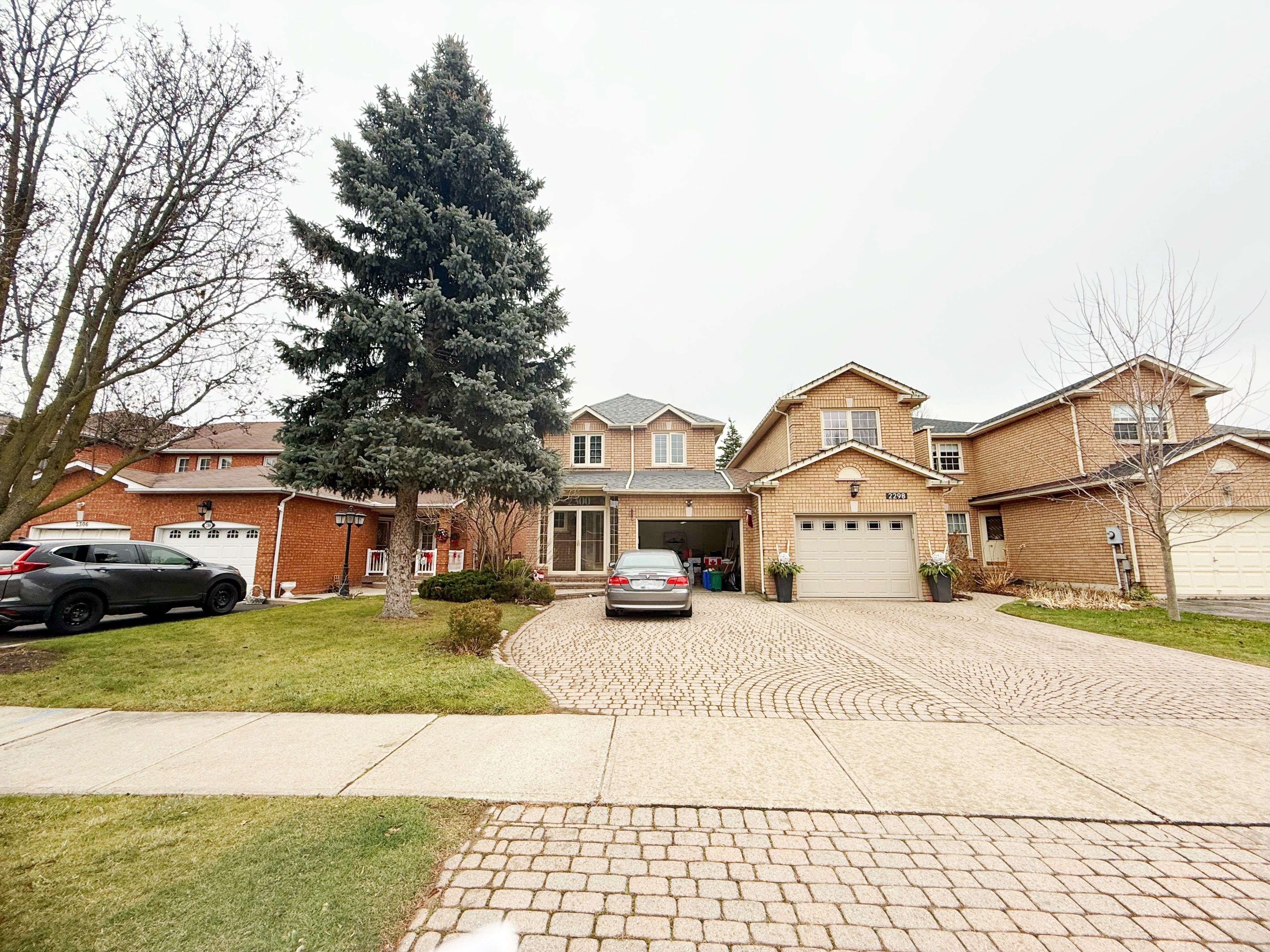 Oakville, ON L6J 7P8,2300 Springfield CRES