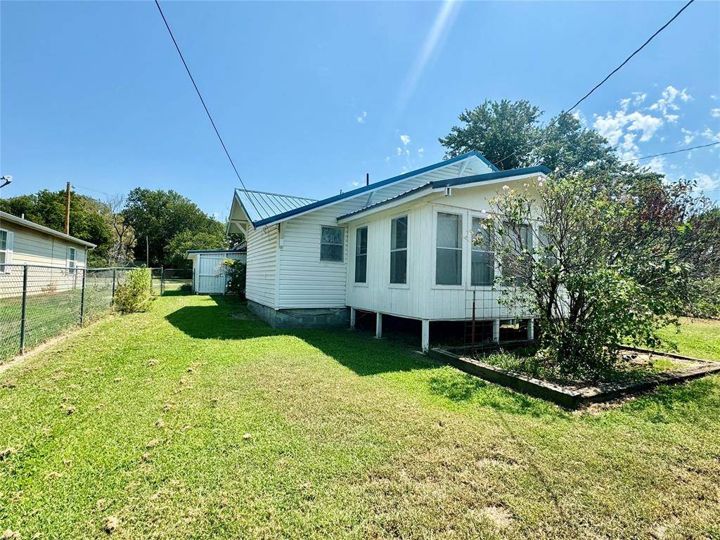 Okemah, OK 74859,701 N 3rd Street