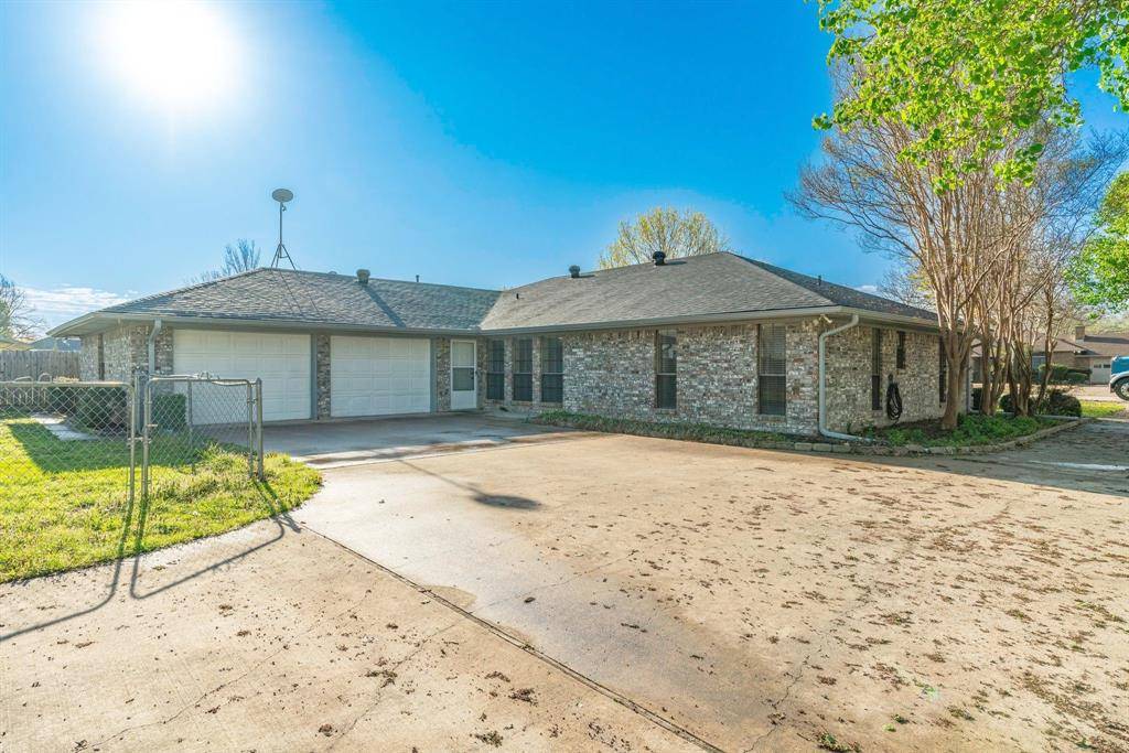 Leonard, TX 75452,300 E Short Street