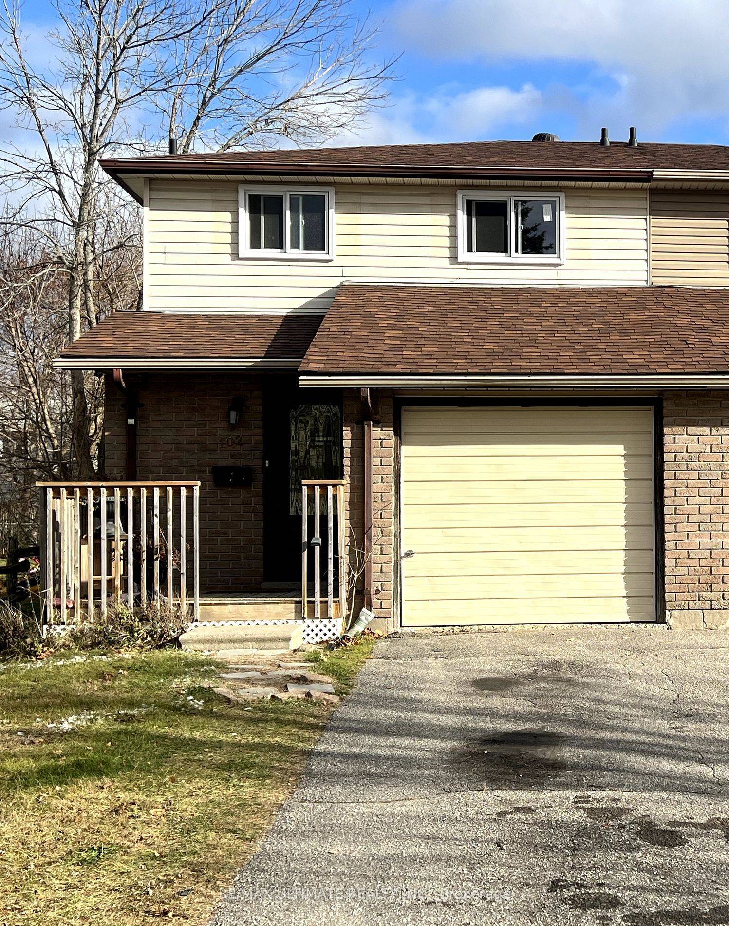 Barrie, ON L4N 5B3,102 Mowat CRES