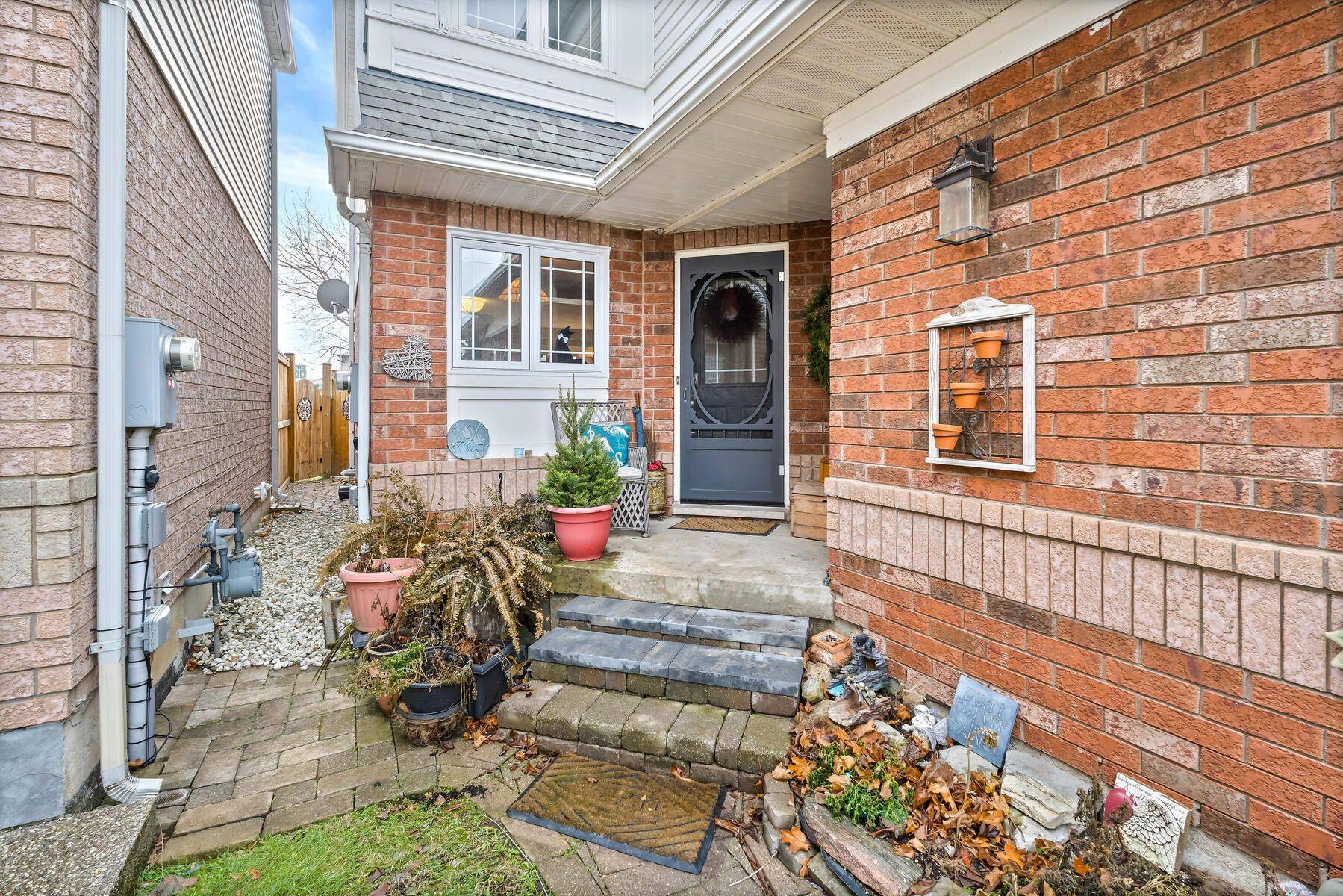 Halton Hills, ON L7G 5V8,17 Emslie ST