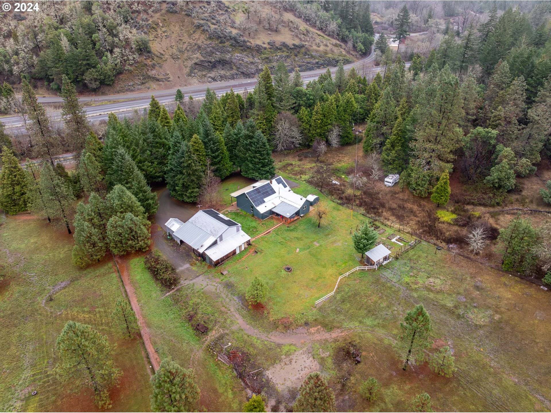 Wolf Creek, OR 97497,270 BRIDGE LN