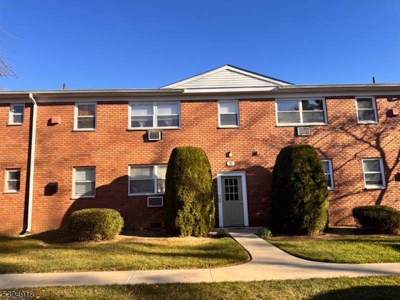 Wayne Twp., NJ 07470,21 Hinchman Ave #1D