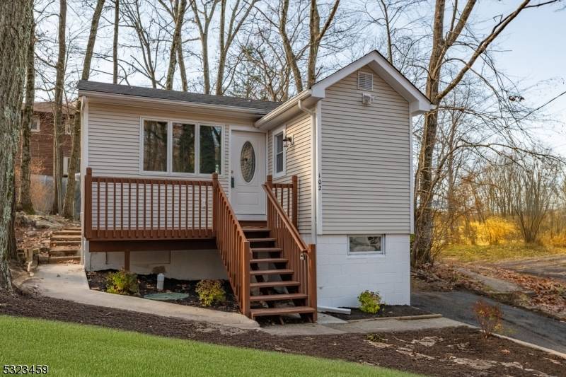 Hopatcong Boro, NJ 07843,102 Dartmouth Trl