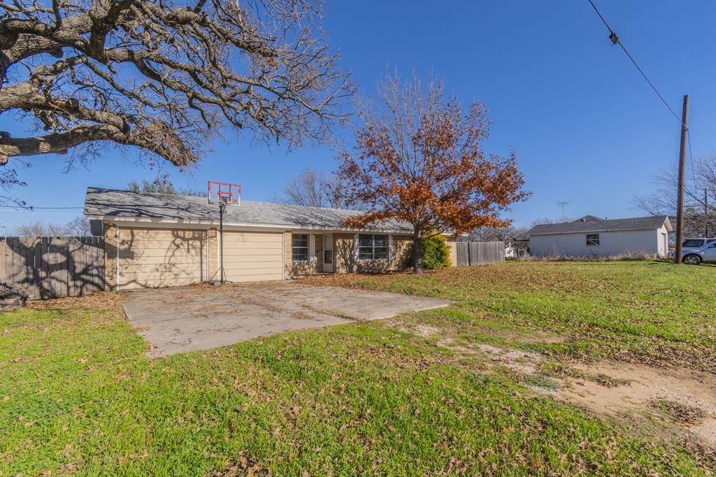 Montague, TX 76251,115 W Clay Street