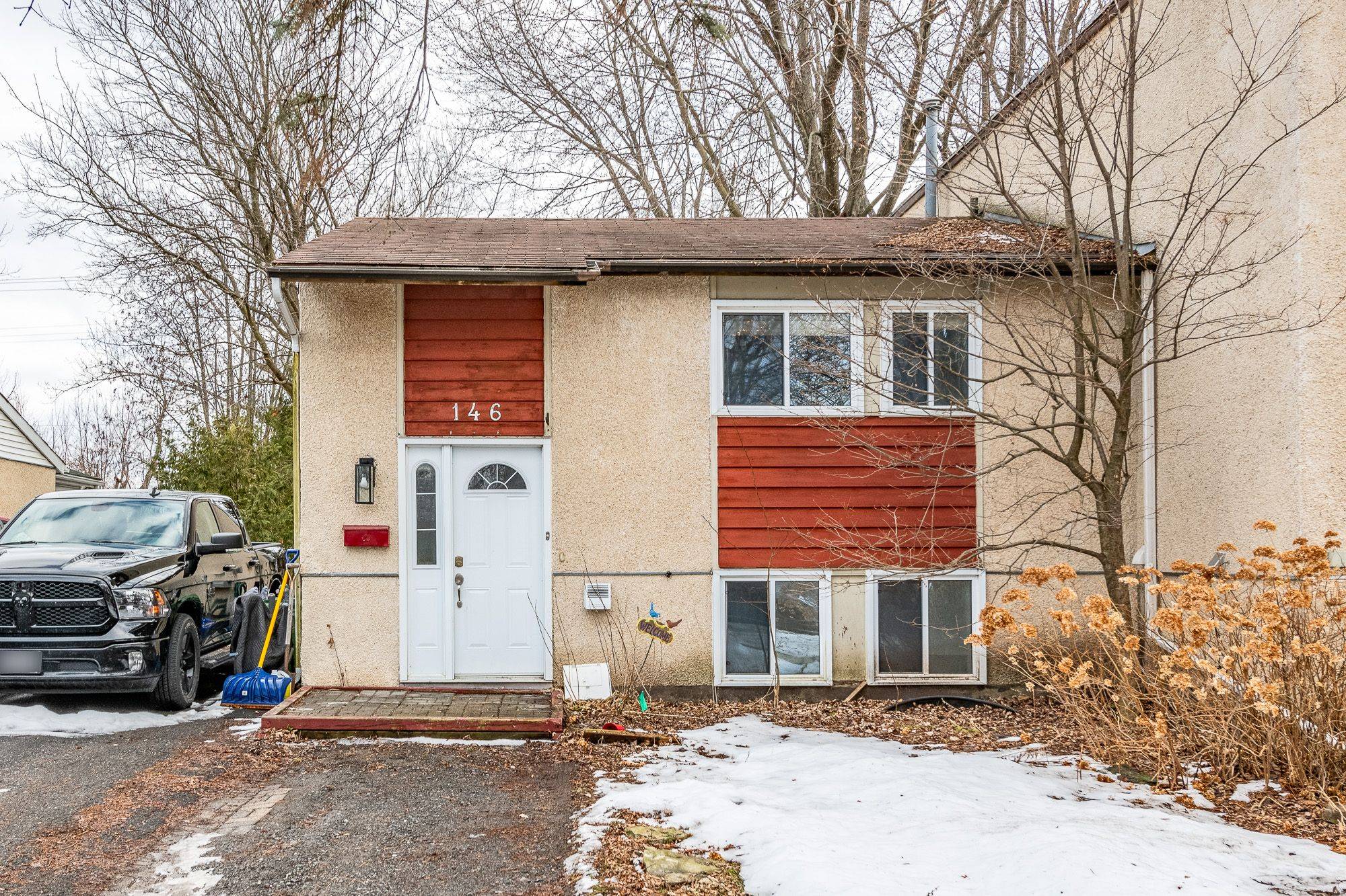 Kanata, ON K2L 1P1,146 Rothesay DR #B