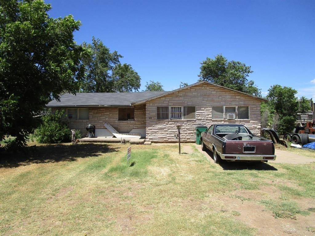 Quanah, TX 79252,109 E 14th Street