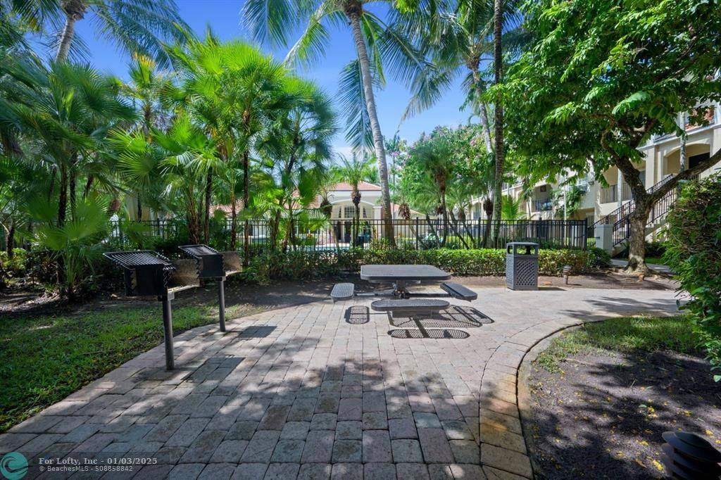 Coral Springs, FL 33067,5900 W Sample Rd  #203