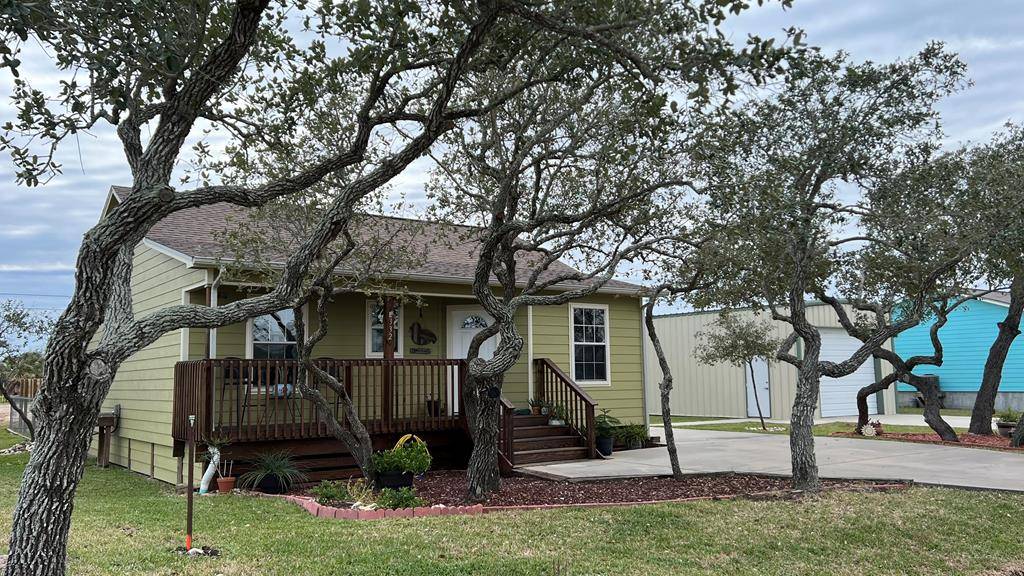 Rockport, TX 78382,332 CLUB OAK LN