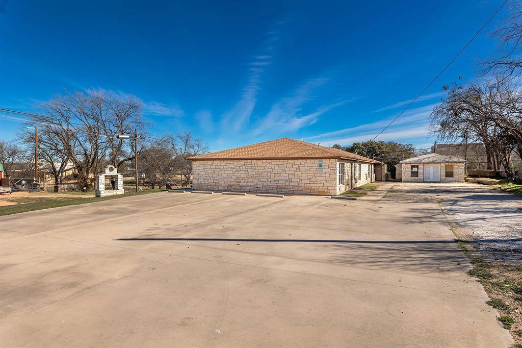 Brady, TX 76825,104 E 5th Street