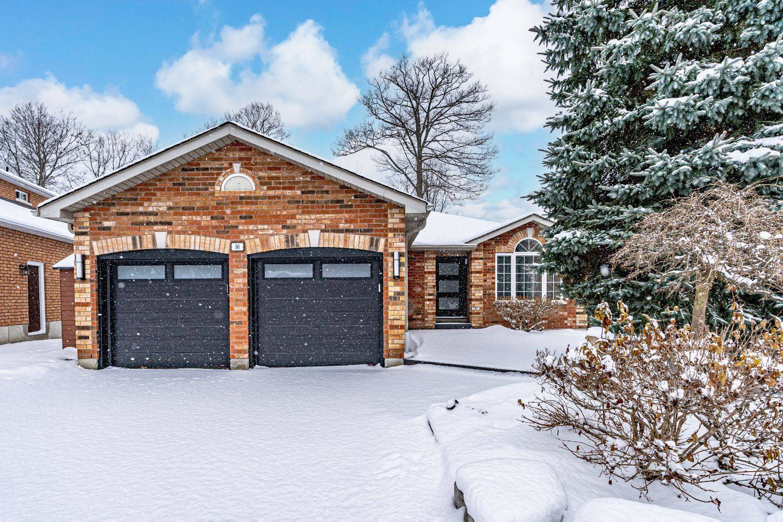 Barrie, ON L4M 6M4,36 Glen Oak CT