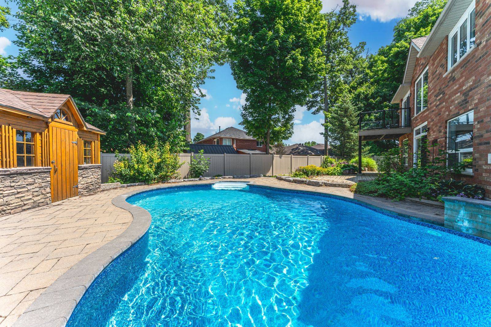 Barrie, ON L4M 6M4,36 Glen Oak CT